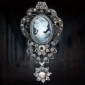 New Vintage Style Lady Head Brooch Pin Alloy Rhinestone Brooch For Daily Wear.